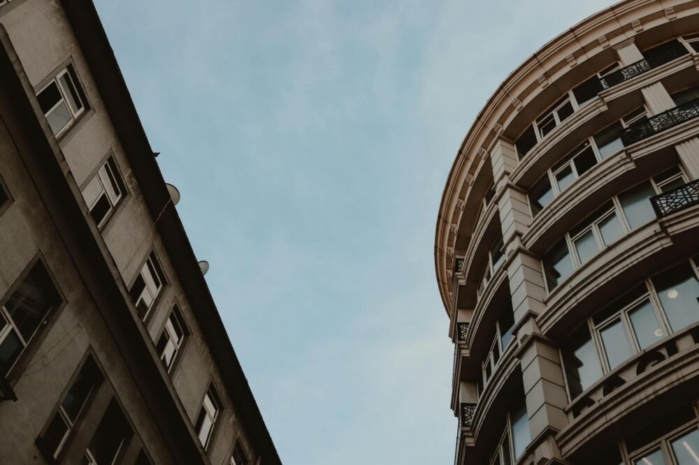 Which hotels in Strasbourg offer room service?