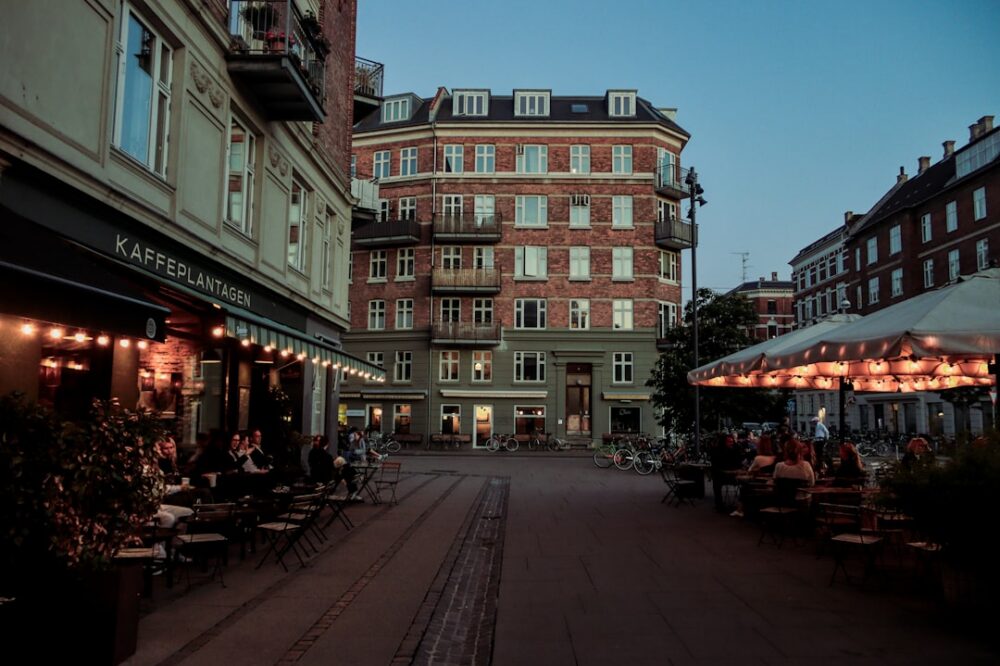 Which hotels near Hagia Sophia offer airport shuttle services?