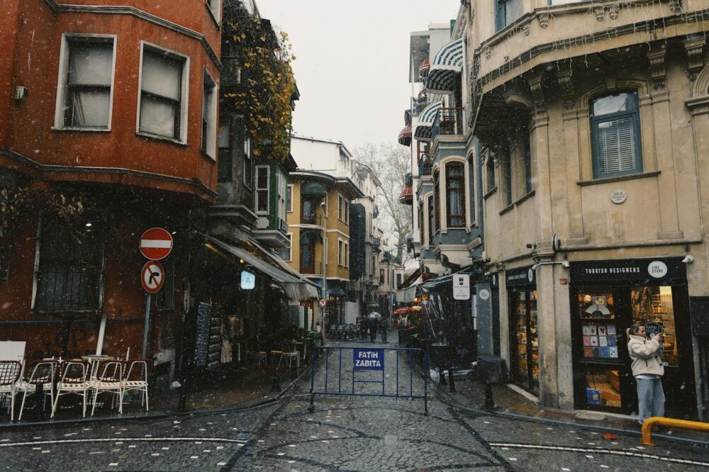 Which Istanbul cafes have a terrace with a view?