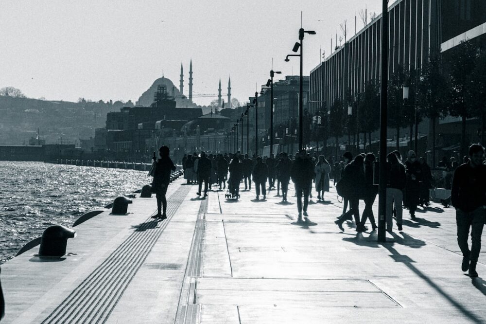 Which Istanbul hotels have a swimming pool?