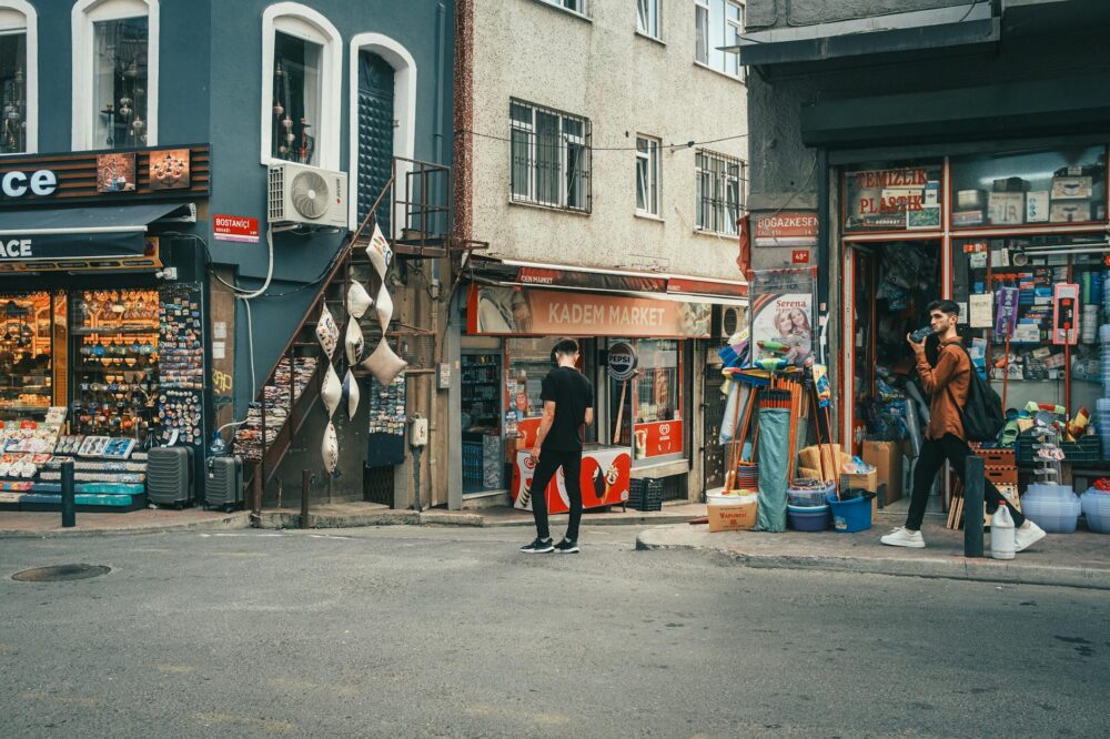 Which Istanbul hotels have bars or lounges for solo socializing?