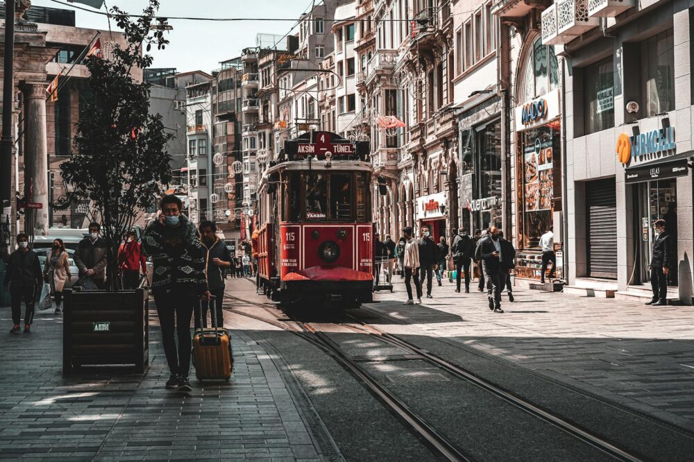 Which Istanbul hotels have coworking spaces for solo remote workers?