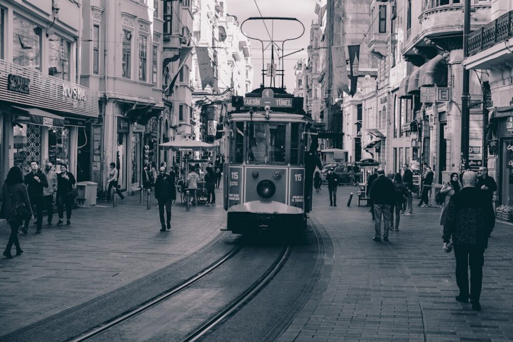 Which Istanbul hotels have gyms and fitness centers?
