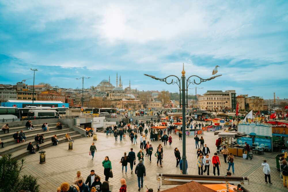 Which Istanbul hotels offer airport transfer?