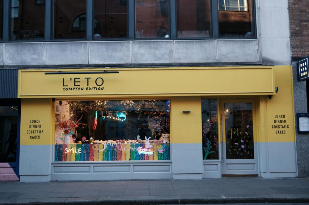 Which London cafes offer coffee tasting sessions in 2026?
