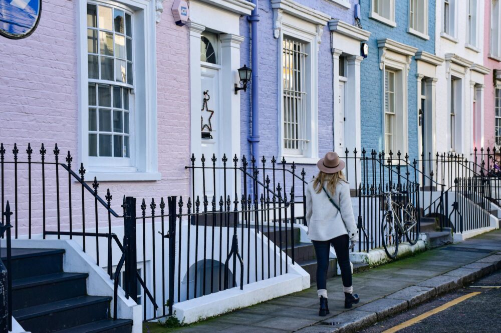 Which London hotels offer free breakfast delivery for solo guests?