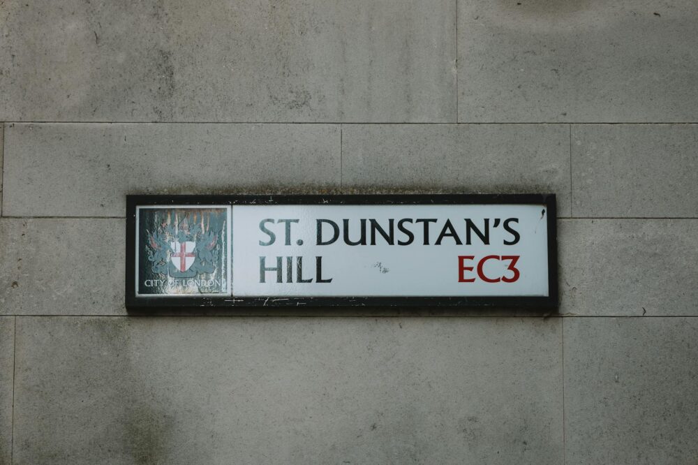 Which London hotels offer free walking tours for guests?