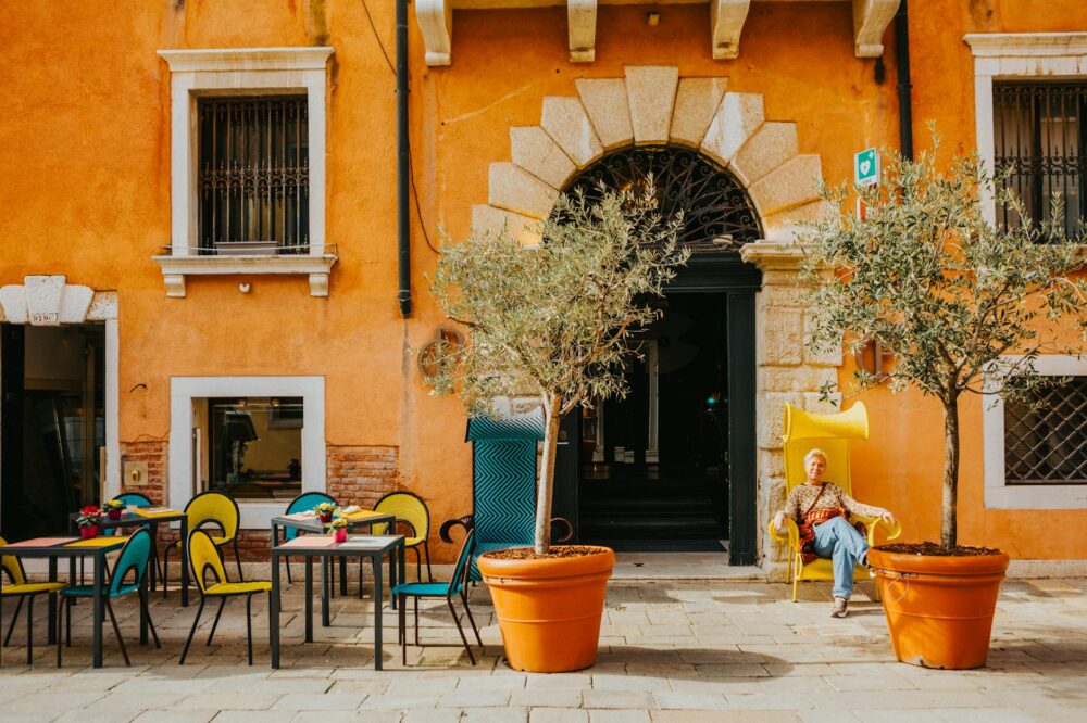 Which Lyon hotels offer bike rental?