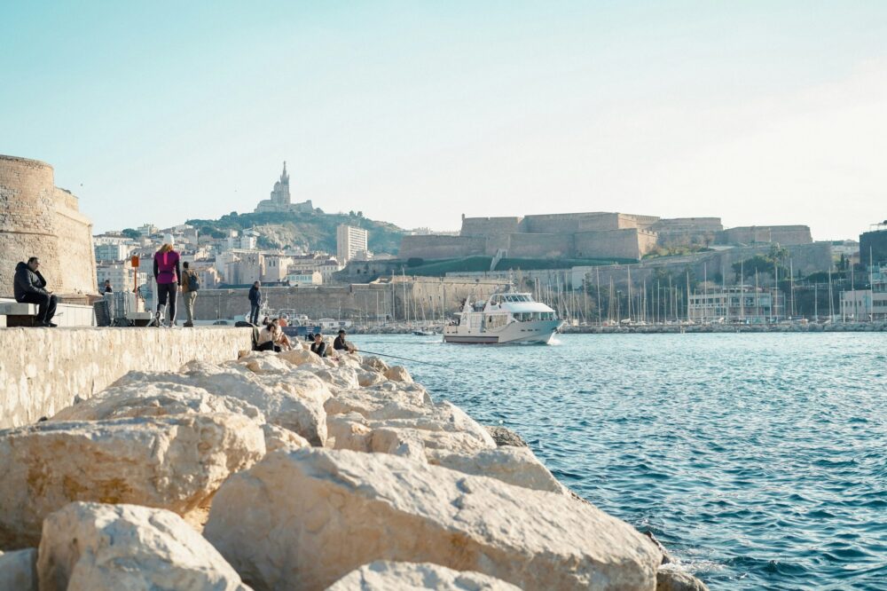 Which Marseille hotels have concierge services?
