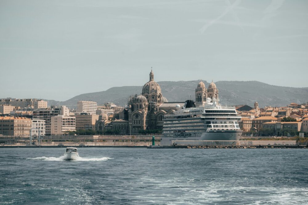 Which Marseille hotels have the best customer reviews?