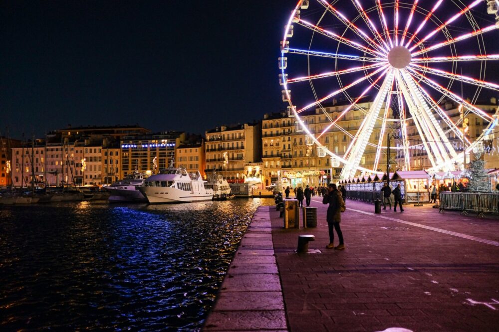 Which Marseille hotels offer bike rentals?