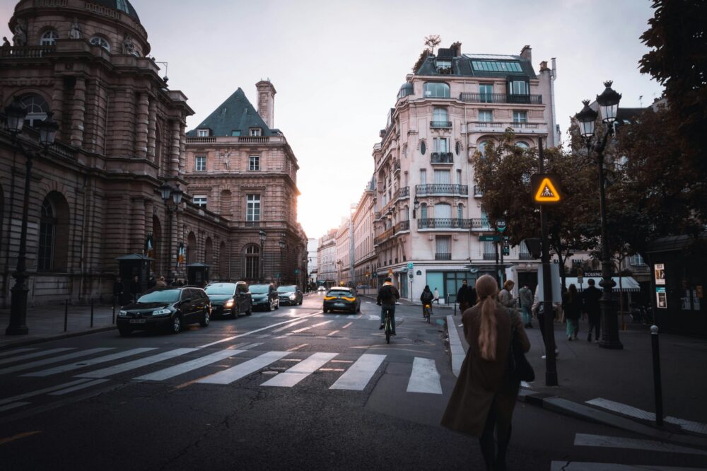 Which Paris cafes are good for reading and writing in 2026?