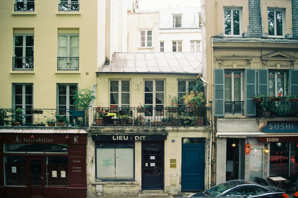 Which Paris cafes are near the Musée d'Orsay in 2026?