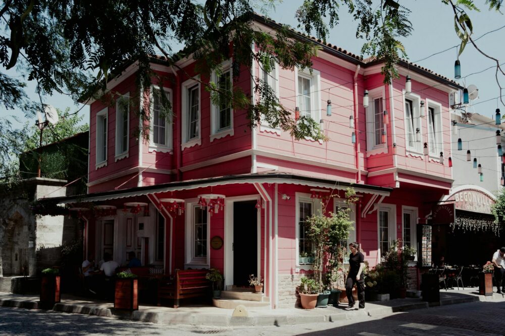 Which restaurants in Istanbul offer halal food?