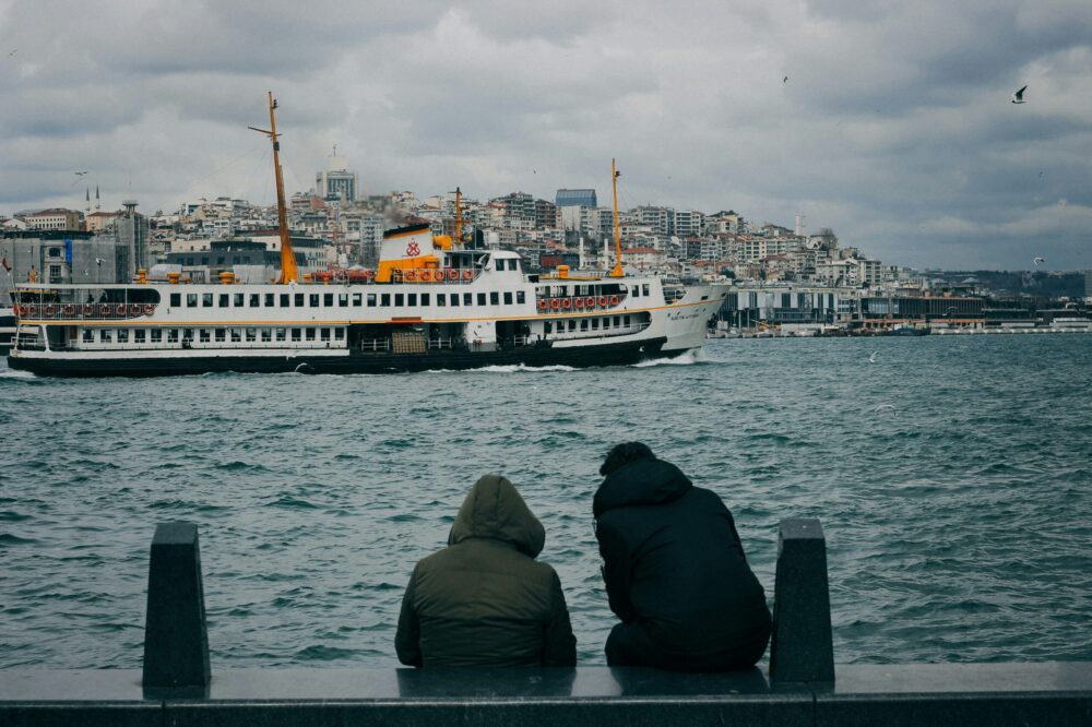 Which restaurants in Istanbul offer outdoor seating?