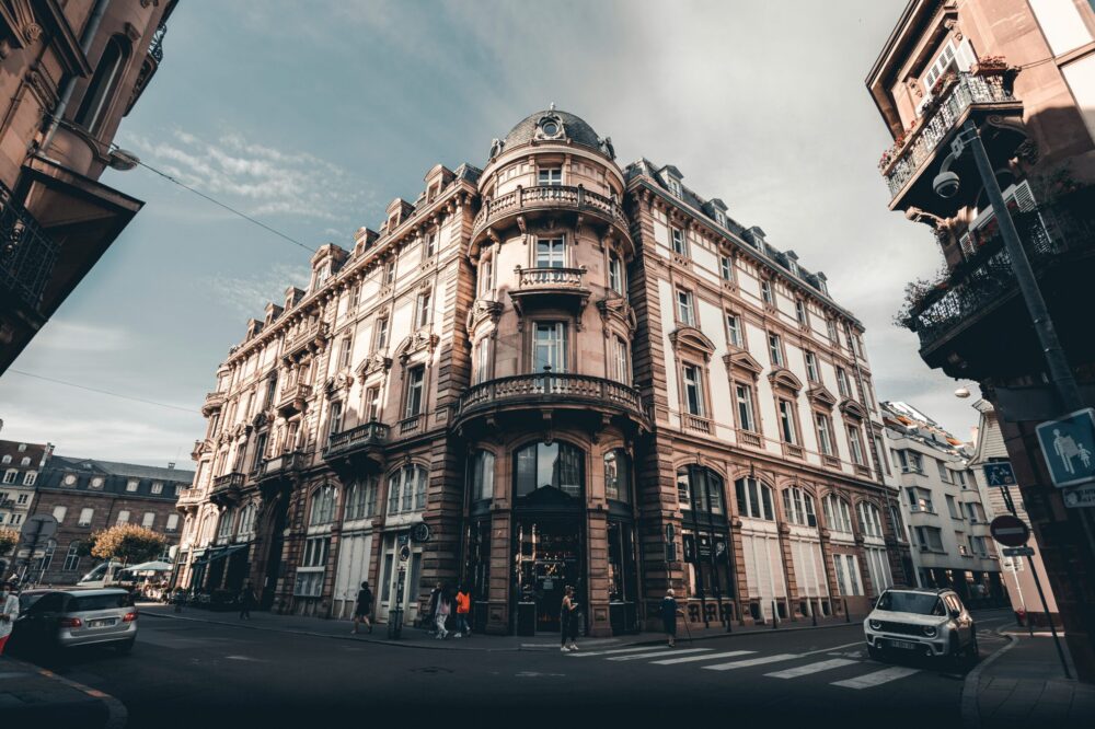 Which Strasbourg cafes offer gluten-free pastries in 2026?