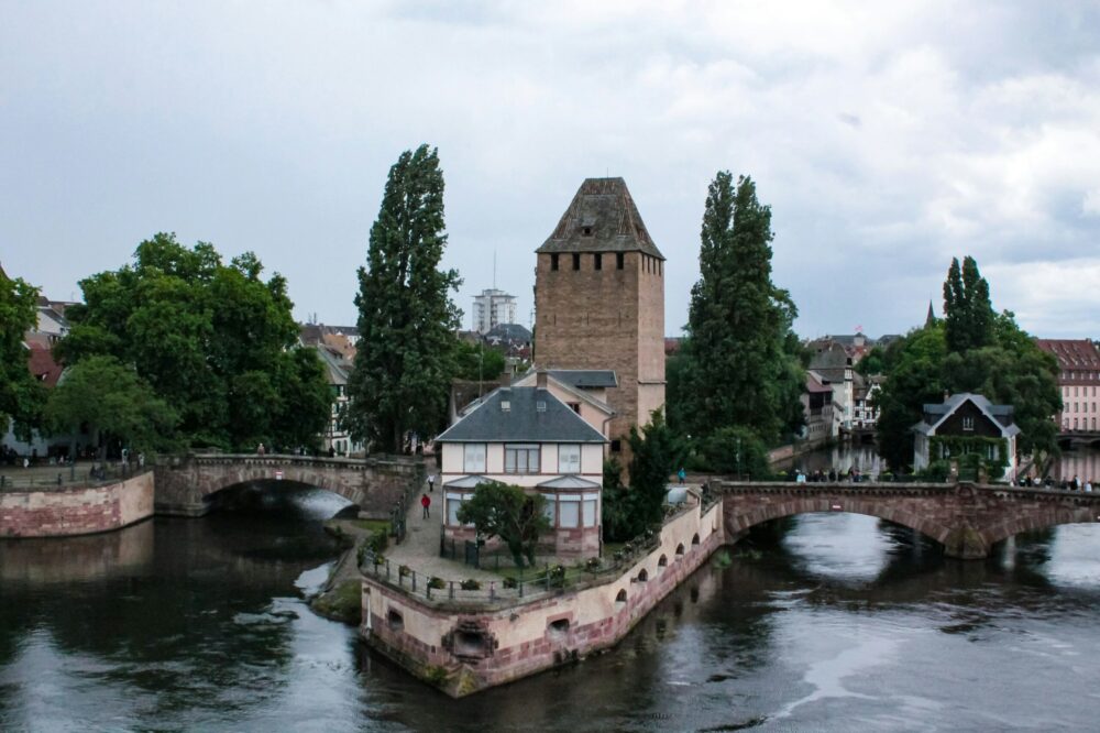 Which Strasbourg hotels are near the Strasbourg University?