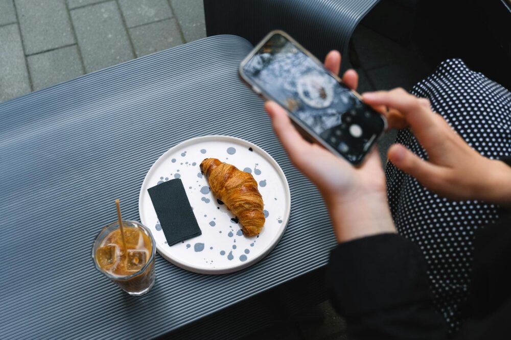 Which Strasbourg hotels have a restaurant on site?