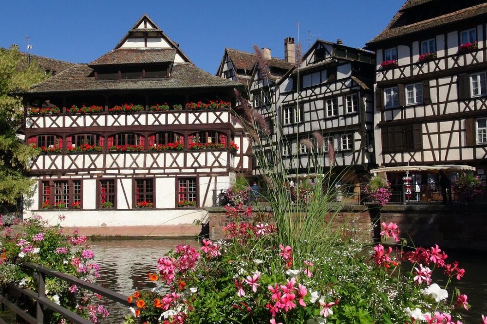 Which Strasbourg hotels have rooftop terraces?