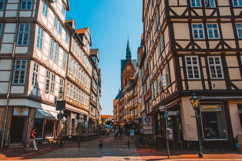 Which Strasbourg hotels offer babysitting services?