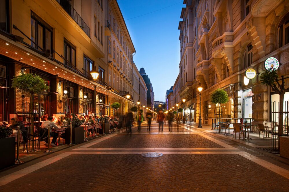 Which Strasbourg hotels offer free parking?